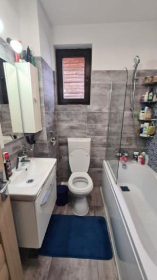 Apartament cu 3 camere semidecomandat în Republicii