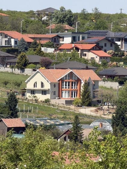 Casă cu 4 camere în Central
