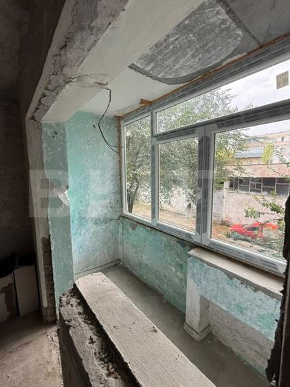 Apartament cu 3 camere semidecomandat în Micro 40