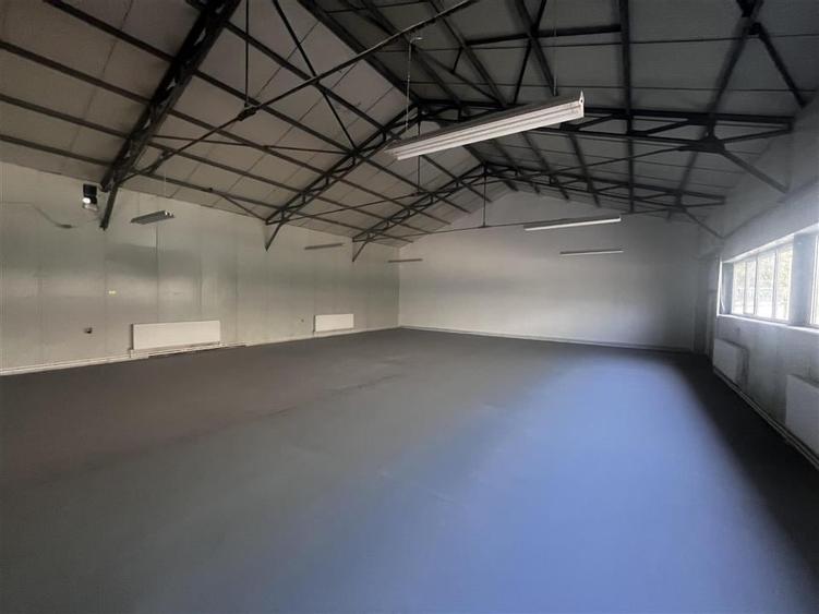 Spațiu industrial, de 400 mp, în B-dul București