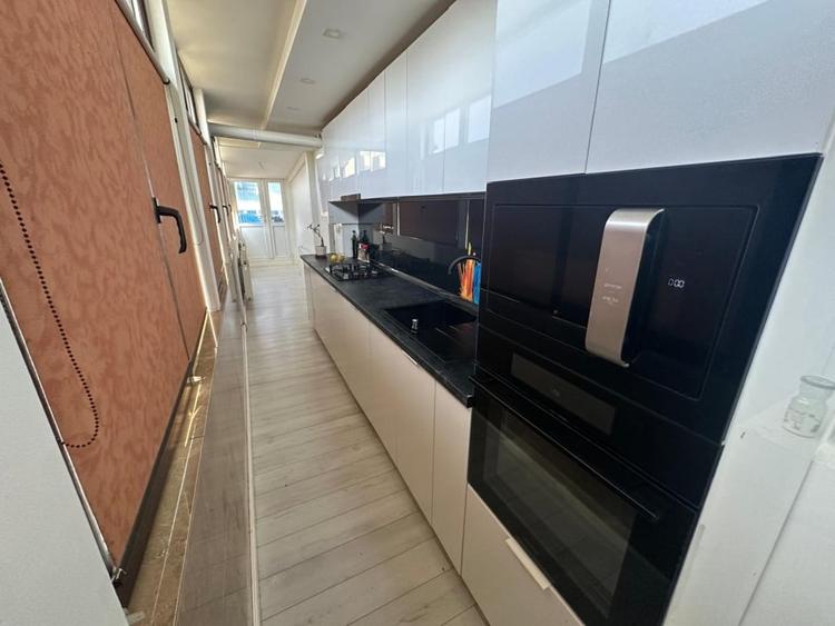Apartament cu 3 camere decomandat, mobilat în Rovine