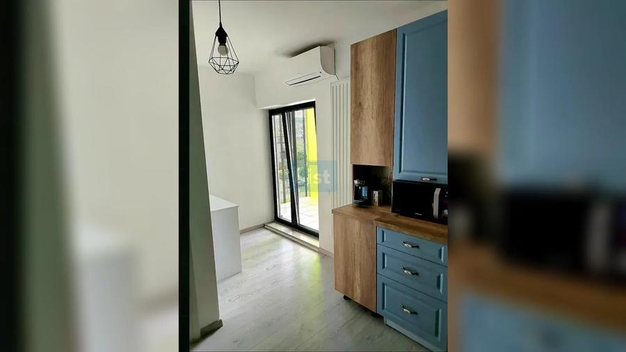 Apartament cu 3 camere semidecomandat în Borhanci