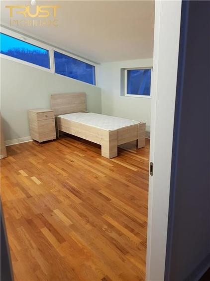 Casă cu 9 camere cu Teren 650 Mp în Tăuți