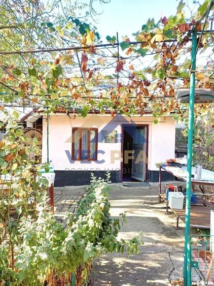 Casă individuală cu 3 camere cu Canalizare în Central