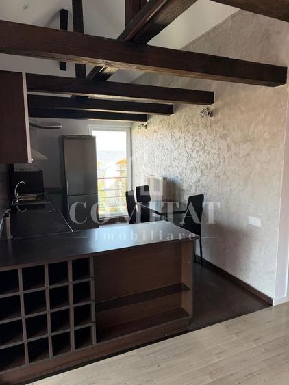 Apartament cu 3 camere semidecomandat, mobilat în Bună Ziua