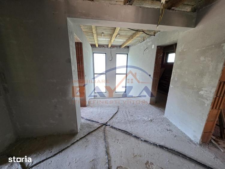 Casă cu 6 camere cu Teren 1500 Mp în Dumbrăvița