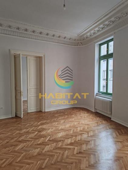 Casă individuală cu 11 camere cu Canalizare în Ultracentral