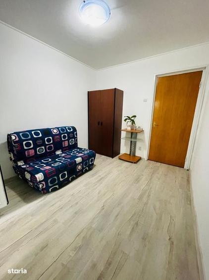 Apartament cu 3 camere semidecomandat în Lacul Tei