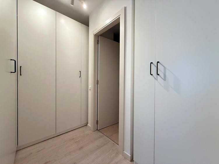 Apartament cu 3 camere semidecomandat în Ghencea