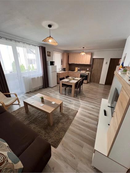 Apartament cu 3 camere decomandat în Florești