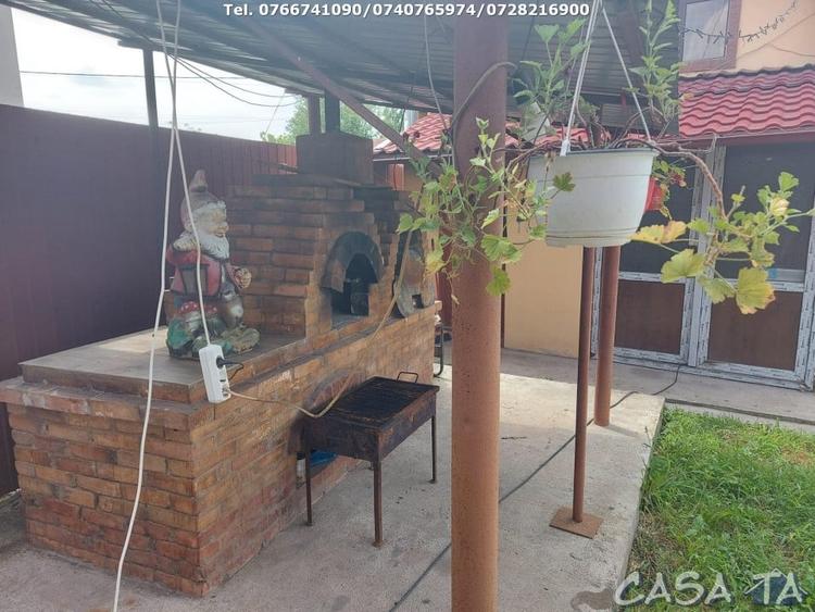 Casă individuală cu 6 camere cu Garaj în Drăguțești
