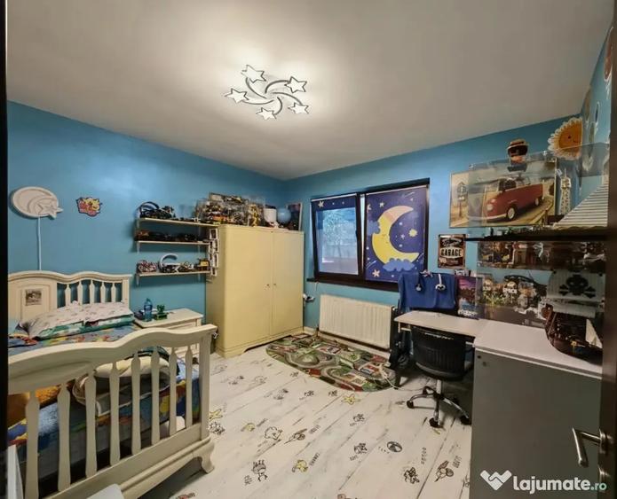 Apartament cu 3 camere decomandat în Uverturii