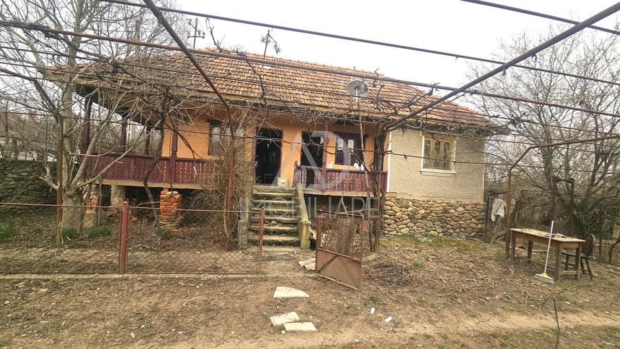 Casă individuală cu 3 camere cu Canalizare în Rasovița