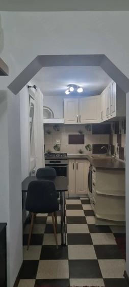 Apartament cu 3 camere decomandat în Cet