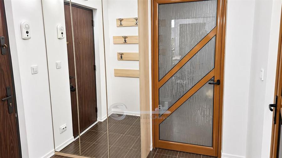 Apartament cu 3 camere decomandat în Podu Roș