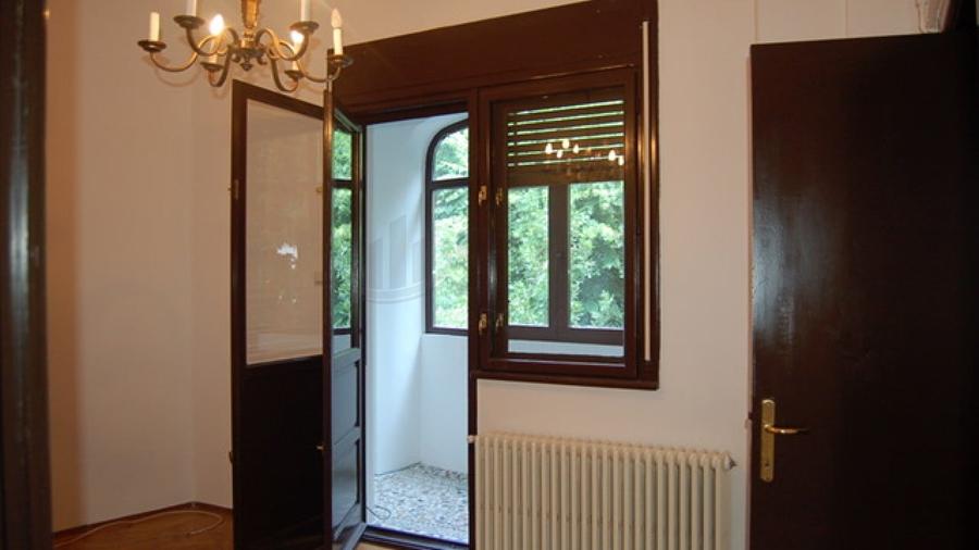 Apartament cu 4 camere decomandat în Primăverii