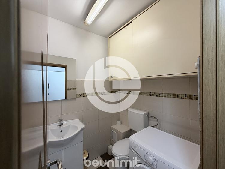 Apartament cu 3 camere semidecomandat, mobilat în Central