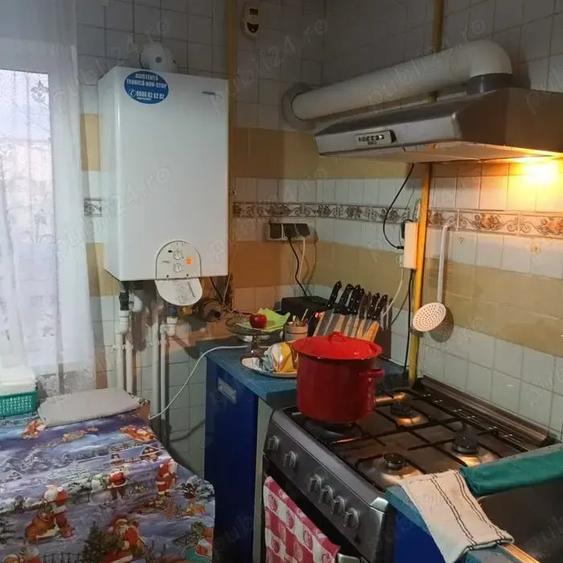 Apartament cu 3 camere semidecomandat în Oltenița
