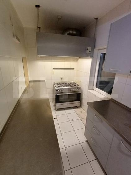 Casă individuală cu 15 camere cu Canalizare în Nord-Est