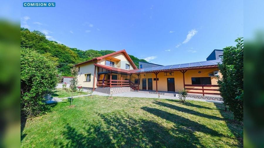 Casă cu 7 camere cu Canalizare în Florești