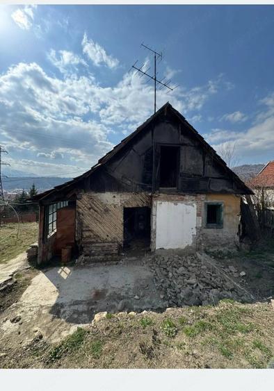 Teren de 800 mp, în Petros