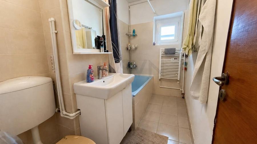 Apartament cu 4 camere decomandat în Lacul Tei