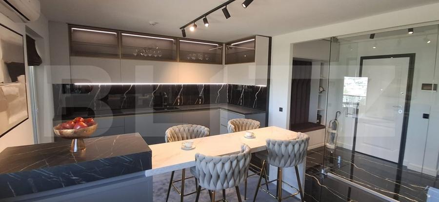 Penthouse cu 8 camere decomandat, mobilat în Frumoasa