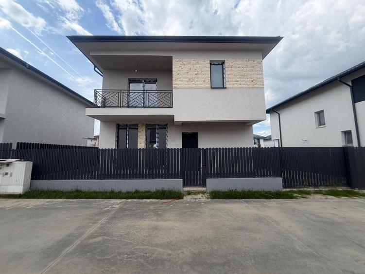 Casă individuală cu 4 camere cu Canalizare în Central