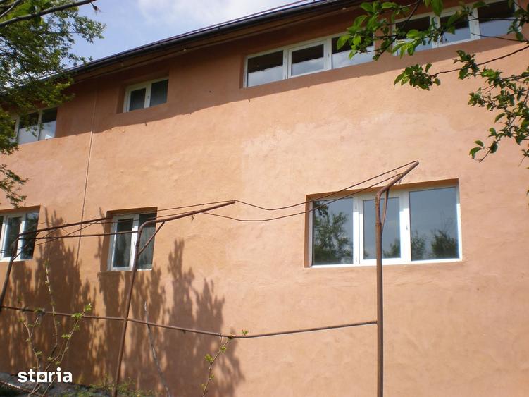 Casă cu 5 camere decomandat cu Teren 1250 Mp în Central