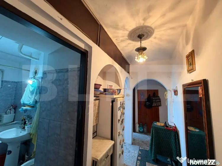 Apartament cu 3 camere semidecomandat în Cornitoiu