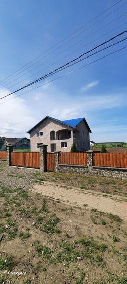 Casă cu 4 camere în Sasca Nouă