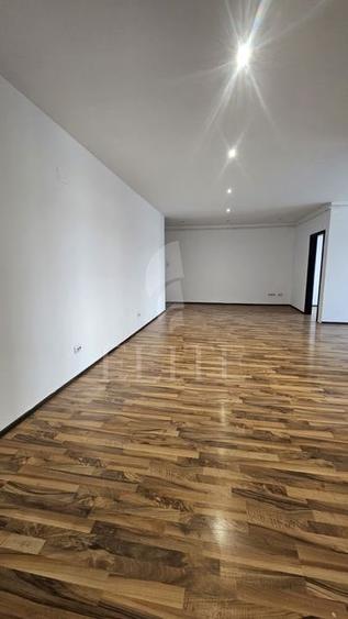 Apartament cu 4 camere semidecomandat în Zorilor