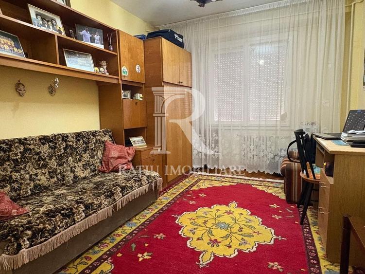 Apartament cu 4 camere decomandat, mobilat în Dacia