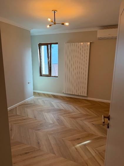 Apartament cu 3 camere decomandat în Tineretului