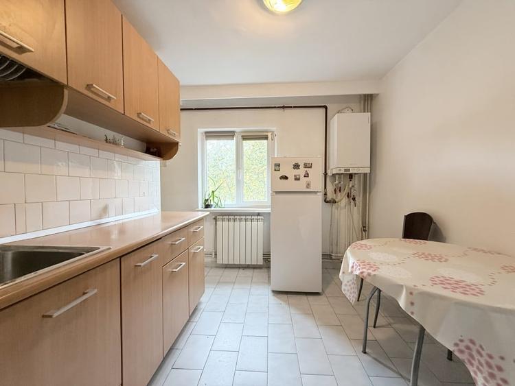 Apartament cu 2 camere semidecomandat, mobilat în Faleza Nord