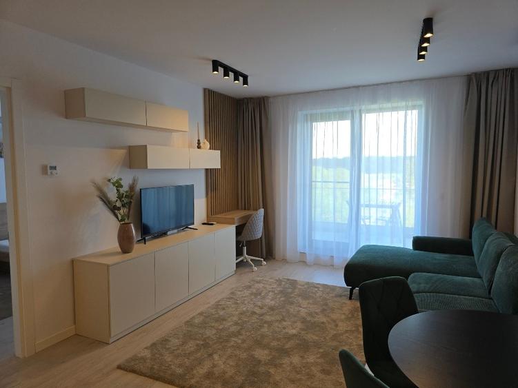 Apartament cu 2 camere semidecomandat, mobilat în Băneasa