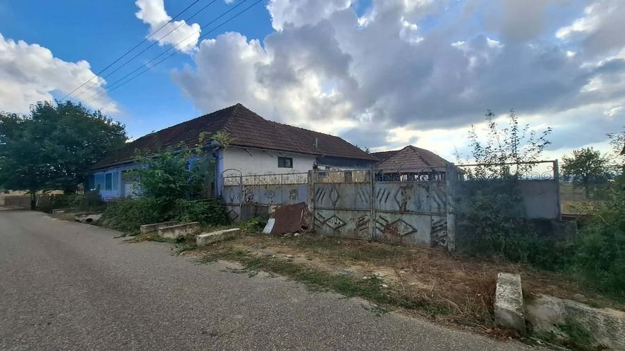 Casă cu 4 camere în Hodiș