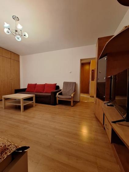 Garsonieră decomandată în Splaiul Unirii