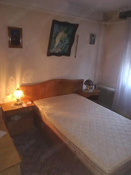 Casă cu 2 camere decomandat în Central