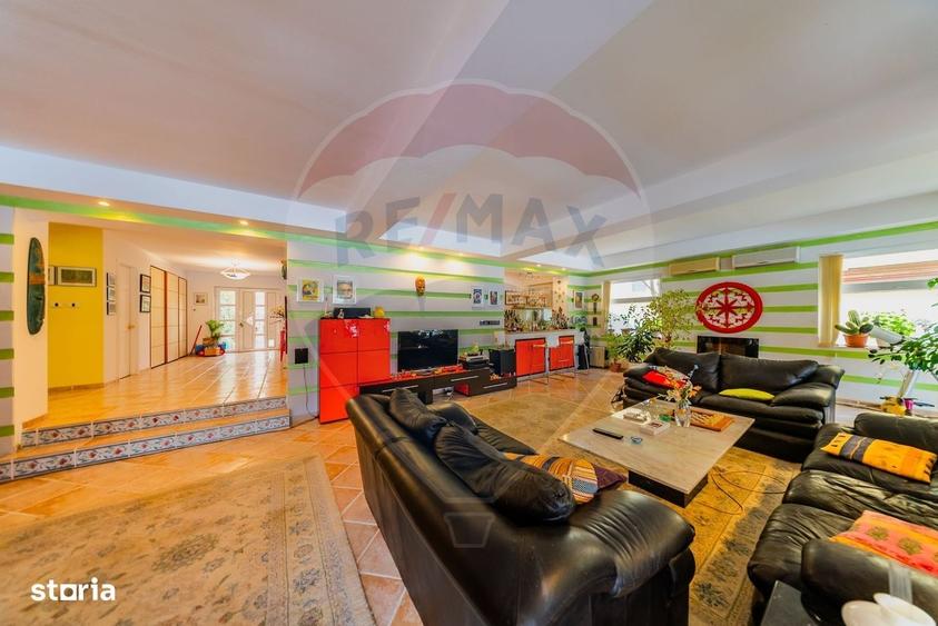 Casă cu 4 camere cu Teren 921 Mp în Subcetate