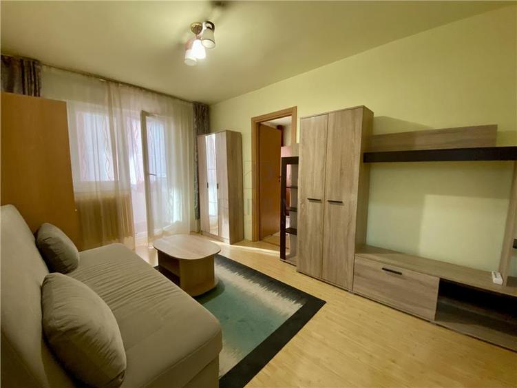 Apartament cu 2 camere semidecomandat, mobilat în Spitalul Județean