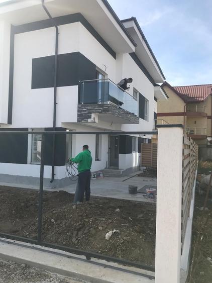 Duplex cu 5 camere cu Canalizare în Roșu