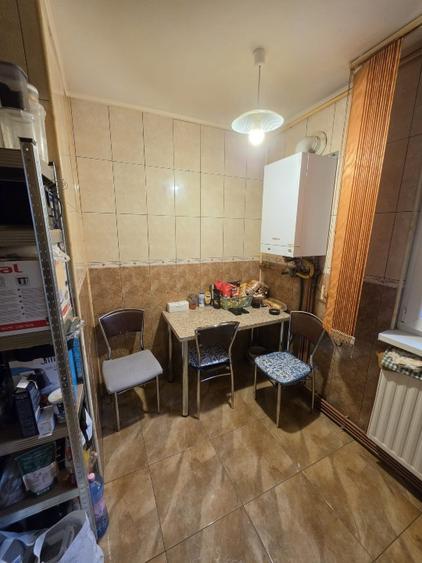 Apartament cu 3 camere decomandat în Titan