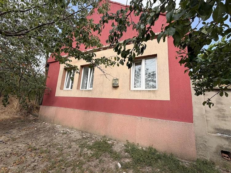 Casă cu 3 camere cu Teren 1400 Mp în Macedonia