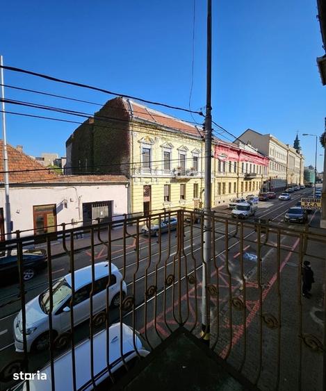 Apartament cu 3 camere decomandat în Central