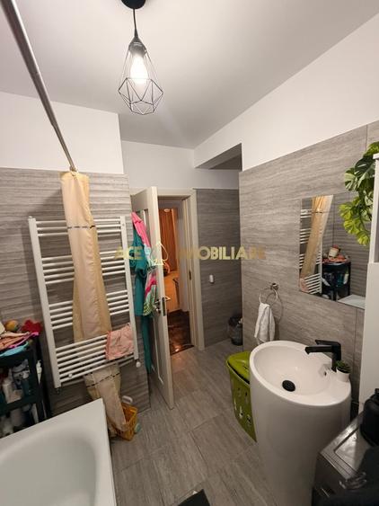Casă individuală cu 3 camere cu Canalizare în Est