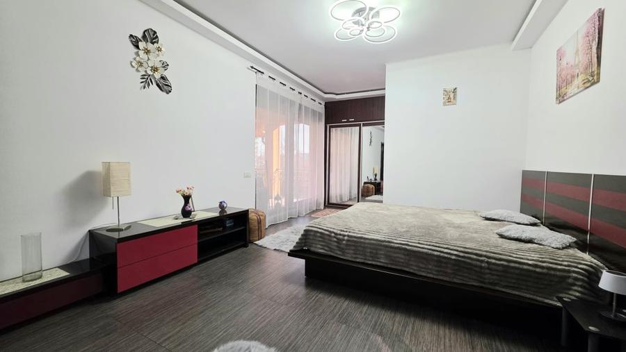 Casă individuală cu 6 camere cu Garaj în Mamaia-Sat