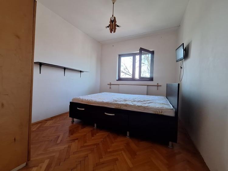 Apartament cu 3 camere decomandat, mobilat în Lipovei