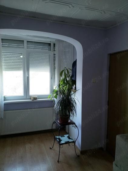 Apartament cu 3 camere semidecomandat în Lugoj