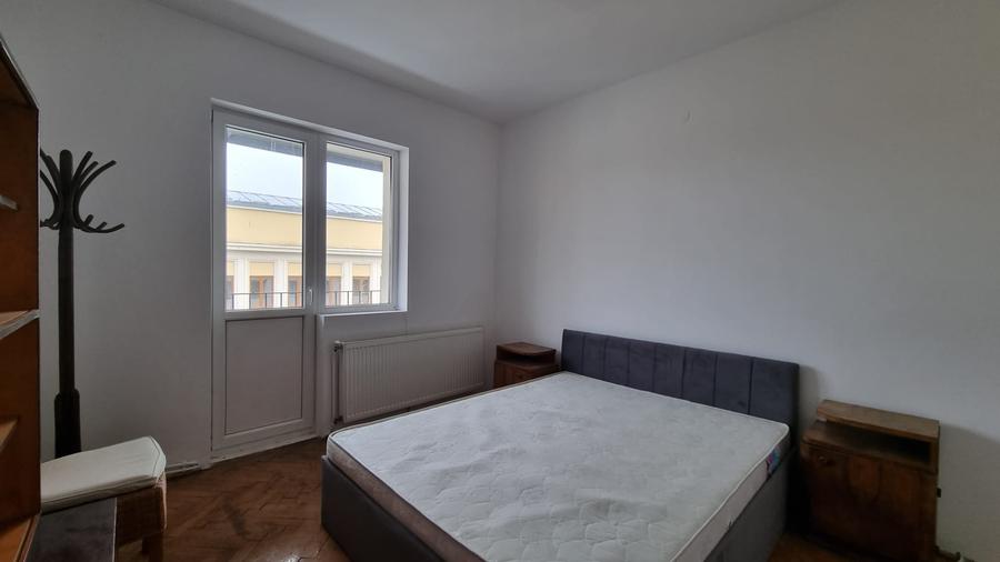 Garsonieră decomandată în Central
